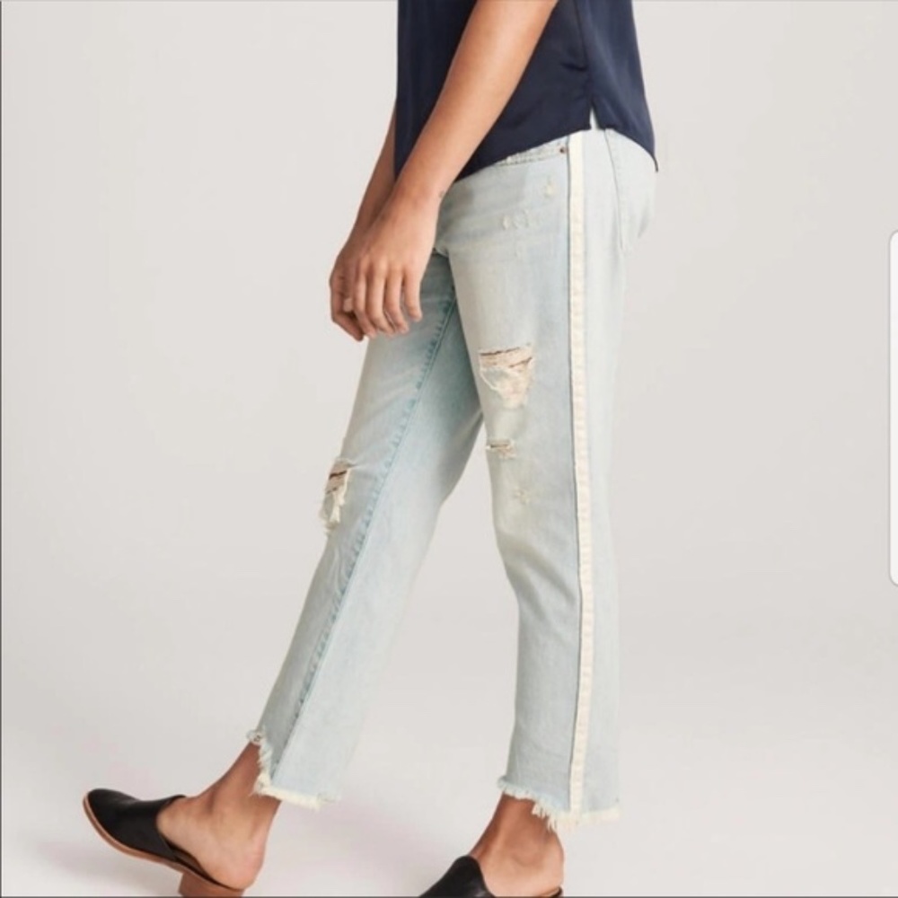A&F Ames Low Rise Slim Boyfriend Jeans